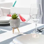 Ella *